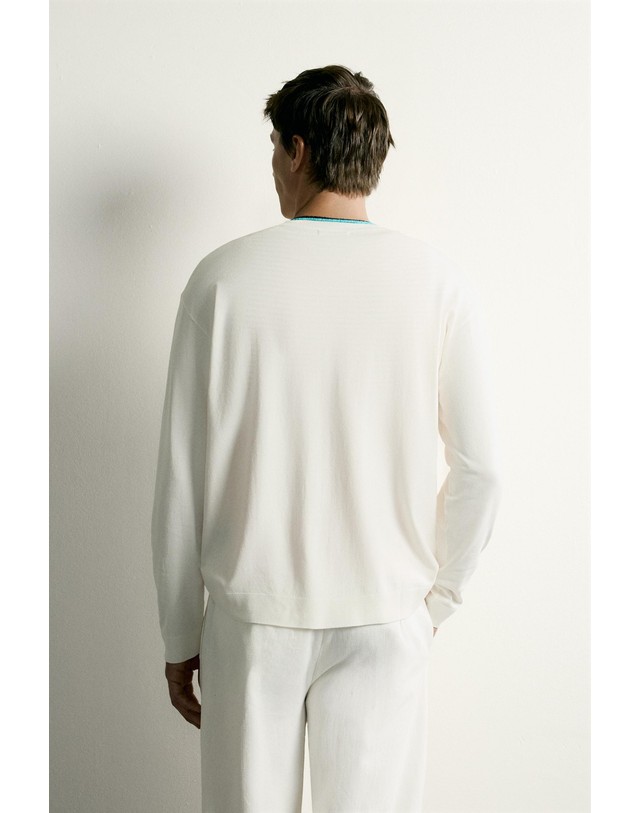 자라 자라 레귤러핏 라운드넥 니트 스웨터 2621/302/251 OYSTER-WHITE 아이보리 착용컷