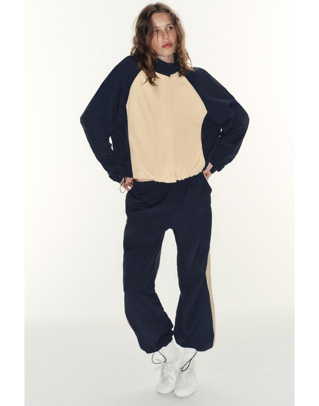자라 자라 하이넥 드로스트링 나일론 자켓 5063/709/091 BEIGE / NAVY 멀티컬러 착용컷