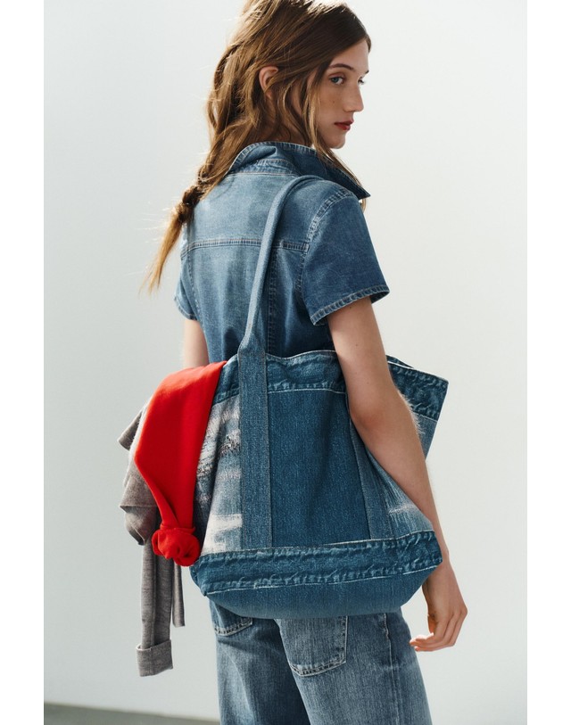 자라 자라 데님 이펙트 토트백 6106/810/017 DENIM BLUE 블루 착용컷