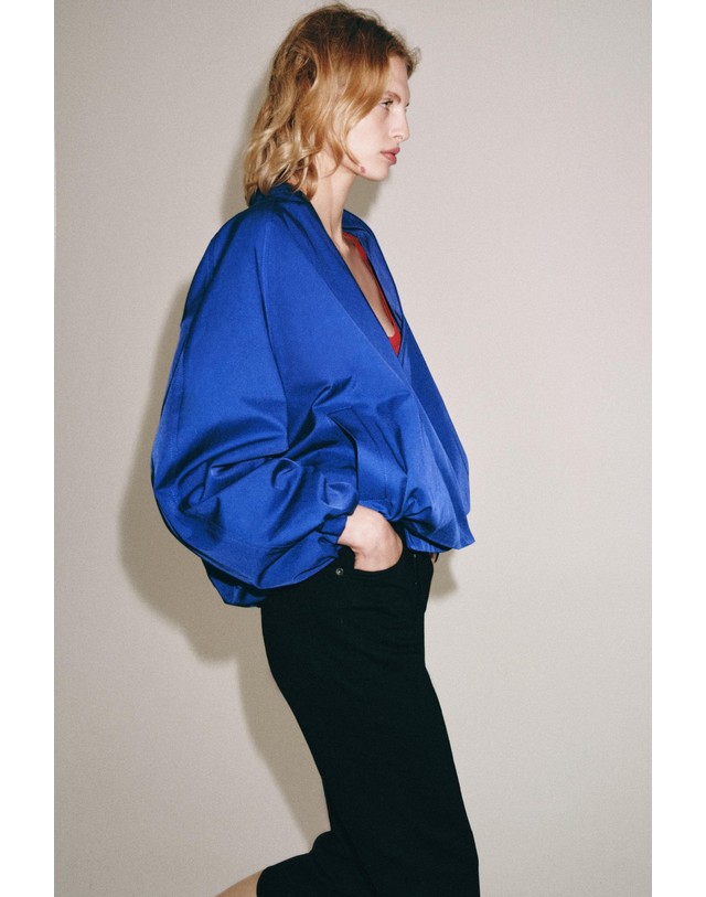 자라 자라 브이넥 퍼프 소매 봄버 자켓 5247/049/420 BLUISH 블루 착용컷