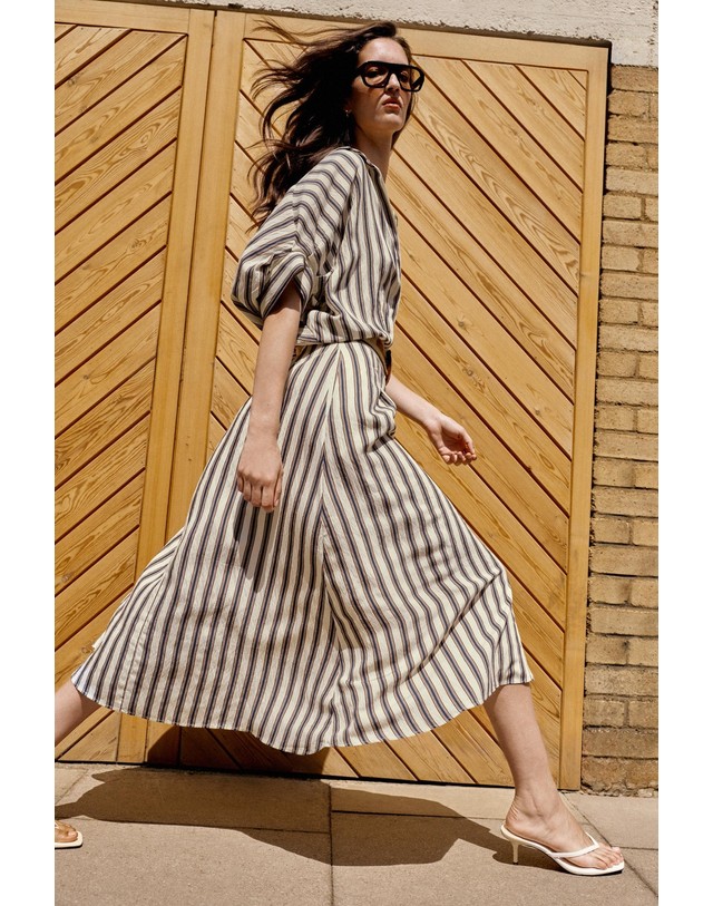 자라 자라 스트라이프 벨트 V넥 미디 원피스 7933/537/066 ECRU / NAVY 멀티컬러 착용컷