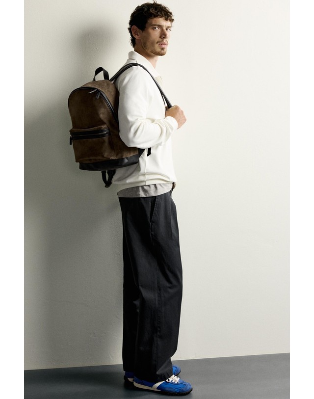 자라 자라 13인치 노트북 캐주얼 백팩 3227/820/032 KHAKI GREEN 카키 착용컷