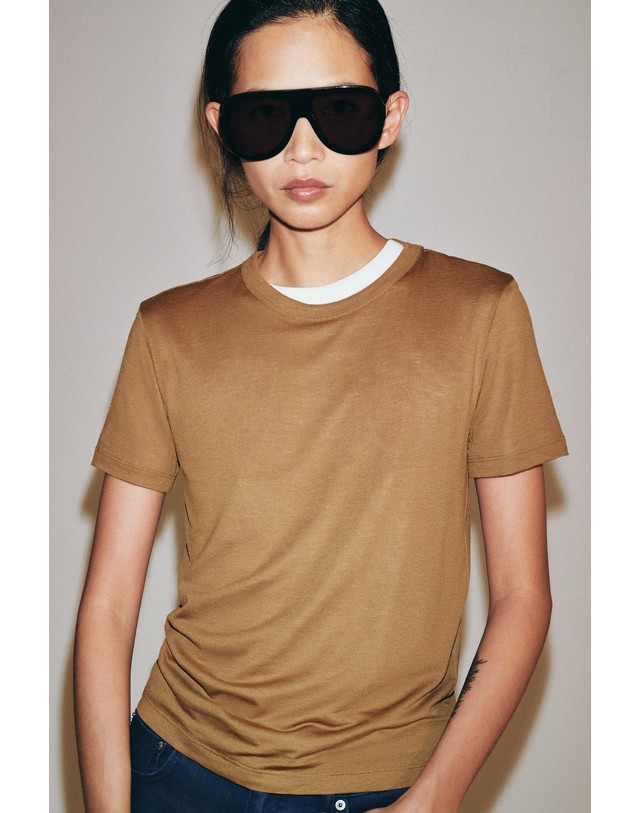 자라 자라 레귤러핏 라운드넥 반팔 티셔츠 3431/633/703 OCHRE 카멜 착용컷