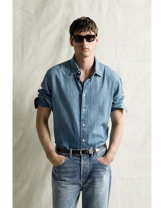 자라 자라 레귤러핏 워시드 코튼 데님 긴팔 셔츠 4470/325/406 LIGHT BLUE 블루 착용컷