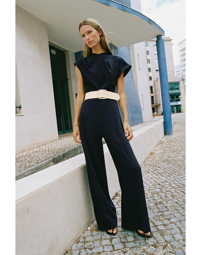 자라 자라 비대칭 플리츠 브이넥 벨트 점프수트 3293/151/401 NAVY BLUE 네이비 착용컷