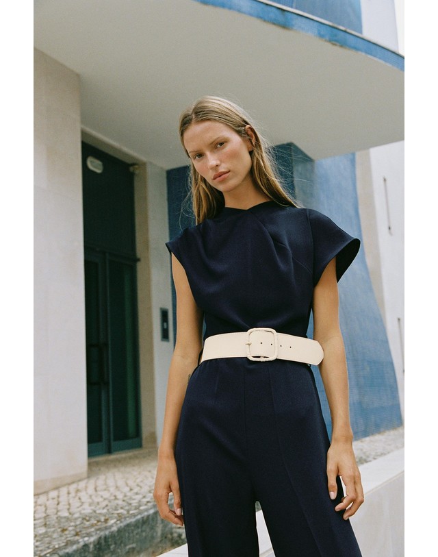 자라 자라 비대칭 플리츠 브이넥 벨트 점프수트 3293/151/401 NAVY BLUE 네이비 착용컷