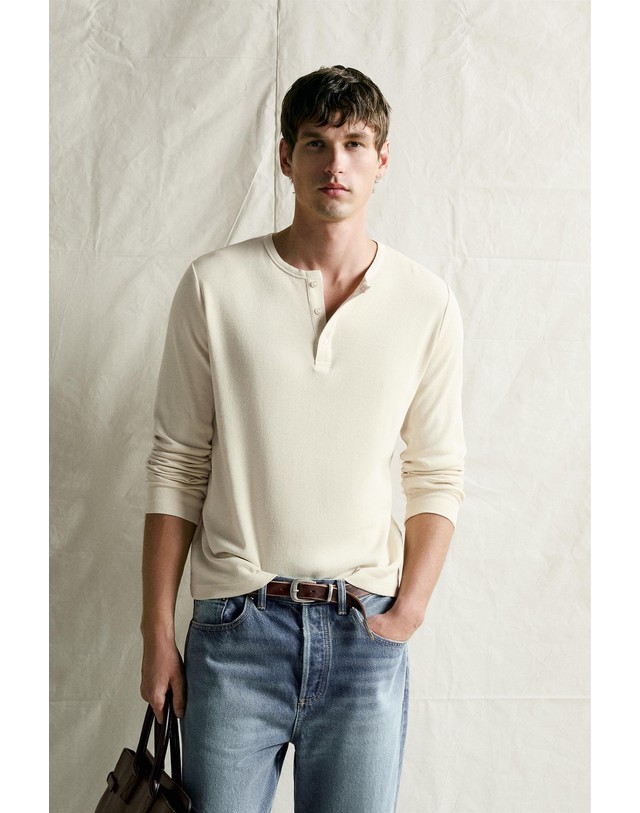 자라 자라 코튼 린넨 헨리넥 긴팔 티셔츠 8054/344/052 LIGHT BEIGE 베이지 착용컷