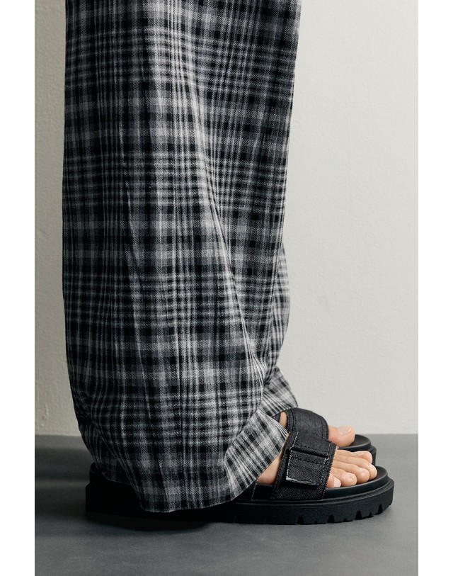 자라 자라 멀티 스트랩 벨크로 플랫 샌들 2739/720/202 MULTICOLOURED 네이비 착용컷