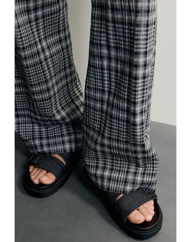 자라 자라 멀티 스트랩 벨크로 플랫 샌들 2739/720/202 MULTICOLOURED 네이비 착용컷