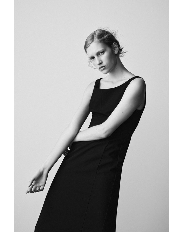 자라 자라 보트넥 슬림핏 미디 원피스 8611/762/800 BLACK 블랙 착용컷