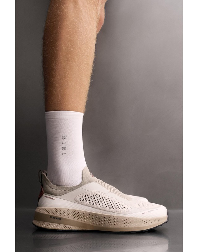 자라 자라 레이스리스 트레일 러닝 스니커즈 2355/820/102 BEIGE 베이지 착용컷