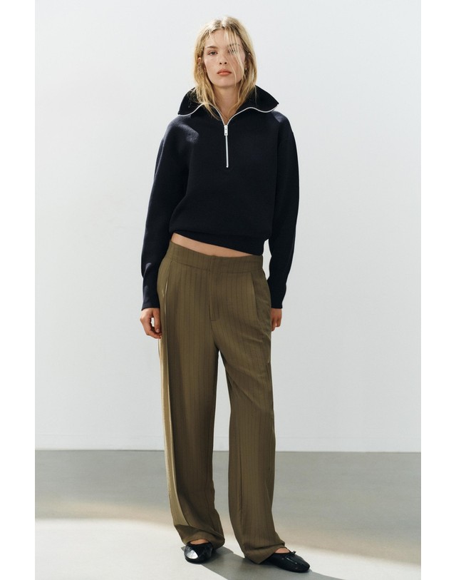자라 자라 핀스트라이프 플리츠 와이드 팬츠 1255/521/533 MID KHAKI 카키 착용컷