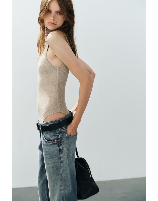 자라 자라 소프트 민소매 하이넥 바디수트 5039/829/720 BEIGE MARL 베이지 착용컷