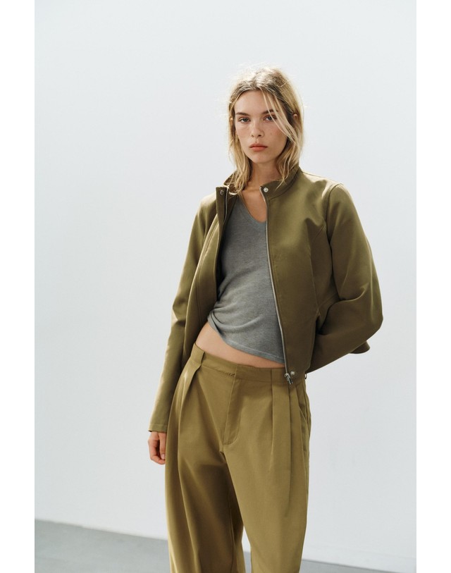 자라 자라 슬림핏 하이넥 페플럼 자켓 8490/700/505 KHAKI 카키 착용컷