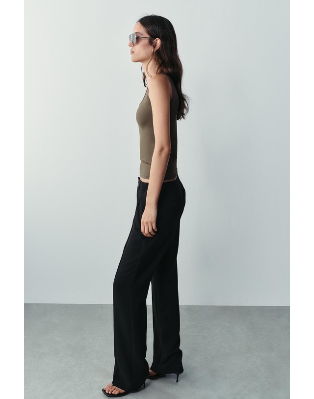 자라 자라 슬림핏 라운드넥 민소매 탑 3905/681/505 KHAKI 카키 착용컷