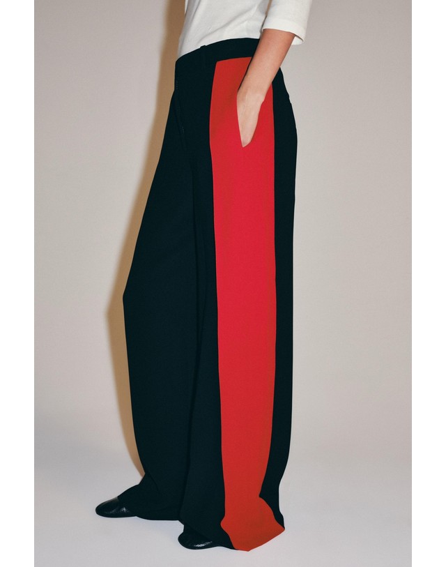 자라 자라 사이드 테이핑 와이드 팬츠 2002/235/065 RED / BLACK 멀티컬러 착용컷