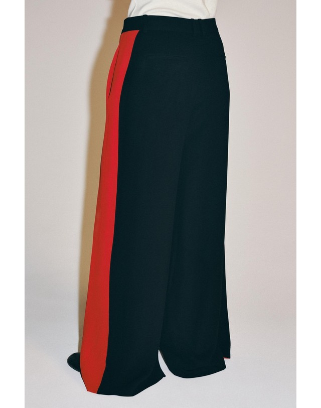 자라 자라 사이드 테이핑 와이드 팬츠 2002/235/065 RED / BLACK 멀티컬러 착용컷