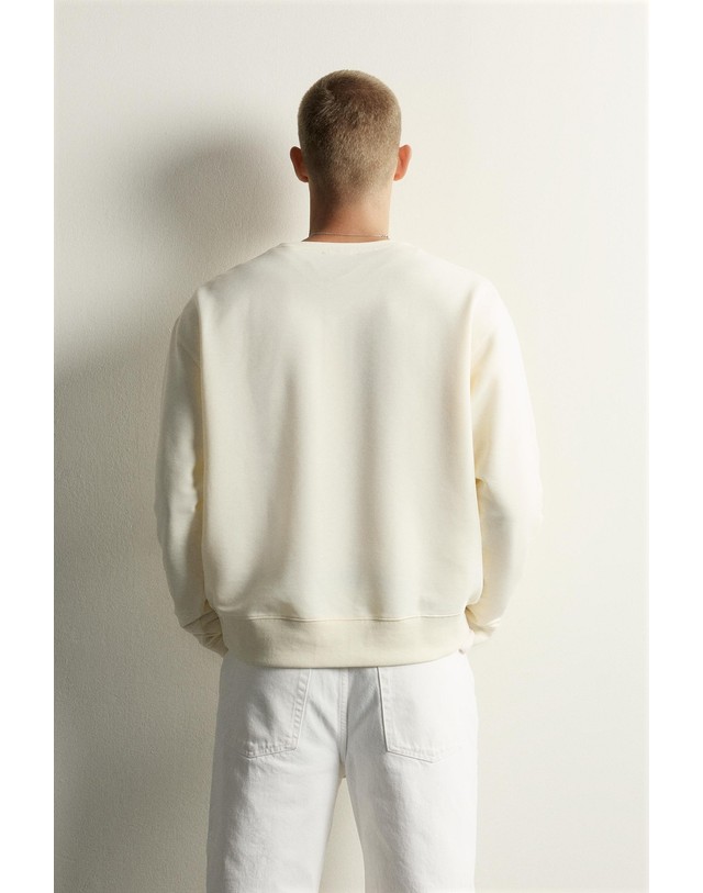 자라 자라 릴렉스핏 헨리넥 맨투맨 8054/311/251 OYSTER-WHITE 아이보리 착용컷
