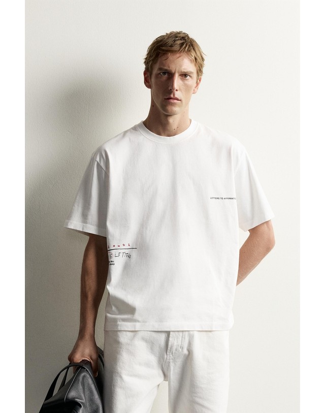 자라 자라 릴렉스핏 프린트 패치 반팔 티셔츠 4805/312/250 WHITE 화이트 착용컷