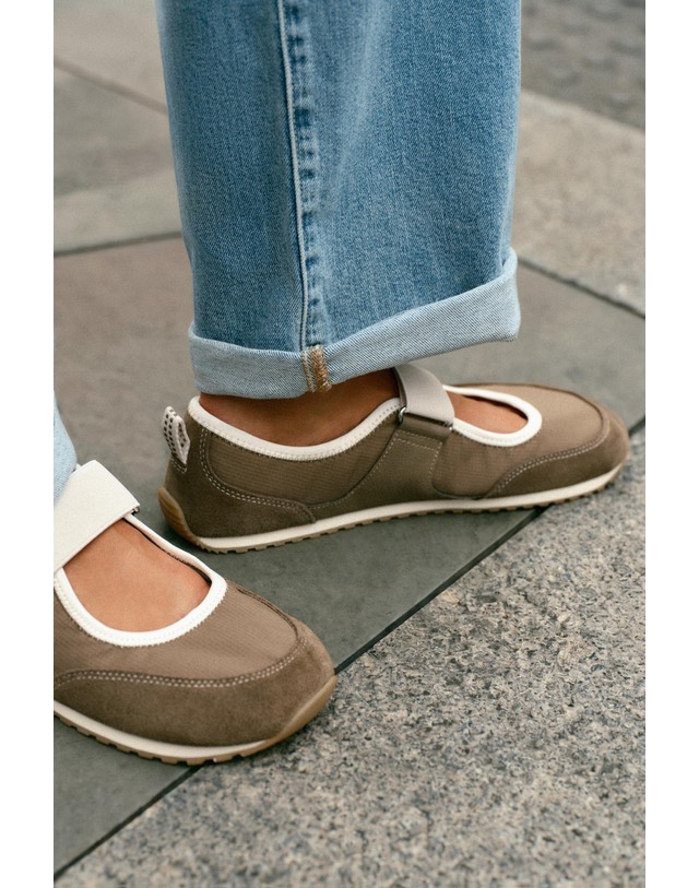 자라 자라 스포티 스트랩 발레리나 플랫 5239/810/517 OLIVE GREEN 카키 착용컷