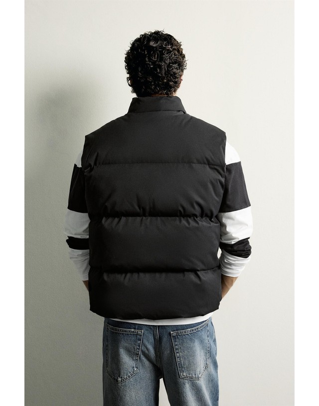 자라 자라 레귤러핏 하이넥 패딩 조끼 0029/400/800 BLACK 블랙 착용컷