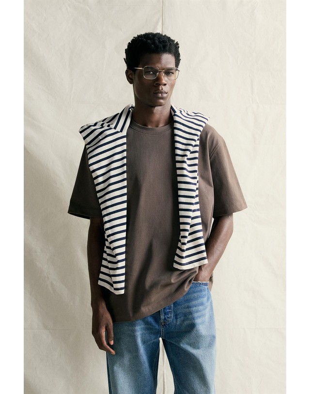 자라 자라 헤비웨이트 라운드넥 반팔 티셔츠 0761/323/099 BLACK / BROWN 초콜릿 착용컷