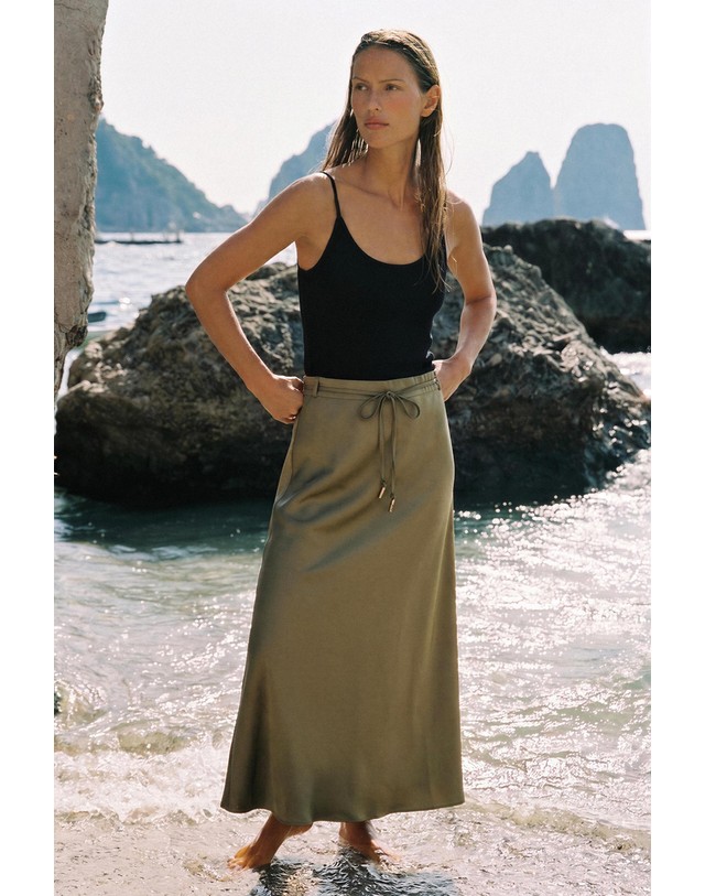 자라 자라 새틴 벨트 미디 스커트 8047/625/528 DARK OLIVE 카키 착용컷