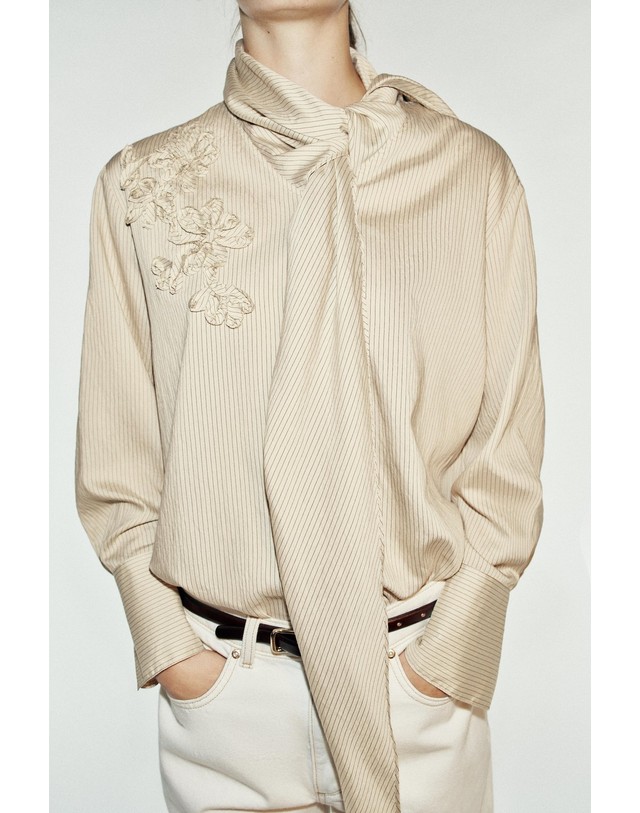 자라 자라 자수 타이넥 스트라이프 블라우스 8741/276/710 BEIGE 베이지 착용컷