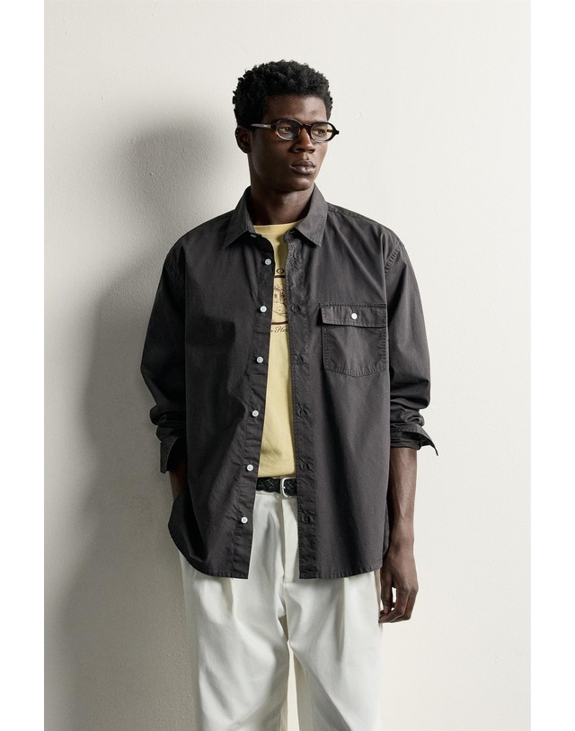 자라 자라 릴렉스핏 플랩 포켓 긴팔 셔츠 6887/304/716 DARK BROWN 그레이 착용컷