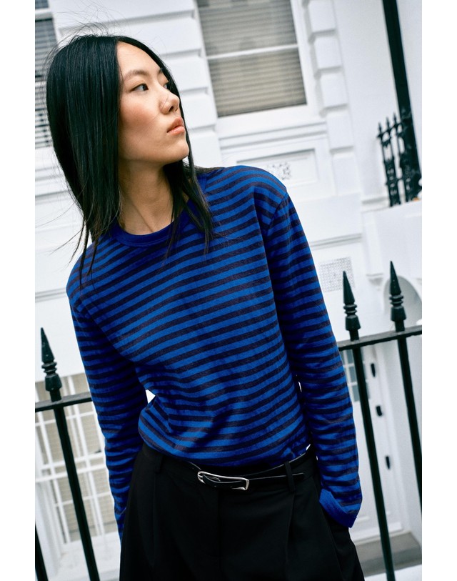 자라 자라 스트라이프 라운드넥 긴팔 티셔츠 4424/639/030 BLUE/BLACK 멀티컬러 착용컷