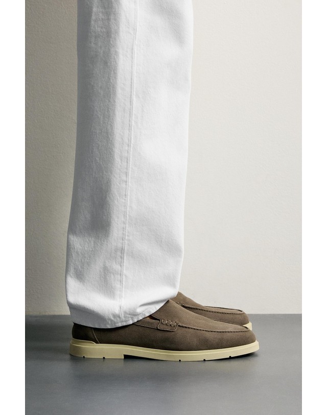 자라 자라 스플릿 스웨이드 캐주얼 로퍼 2624/721/131 TAUPE GREY 카키 착용컷