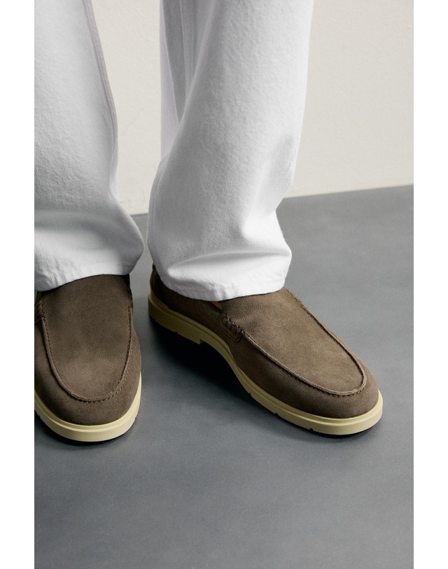 자라 자라 스플릿 스웨이드 캐주얼 로퍼 2624/721/131 TAUPE GREY 카키 착용컷