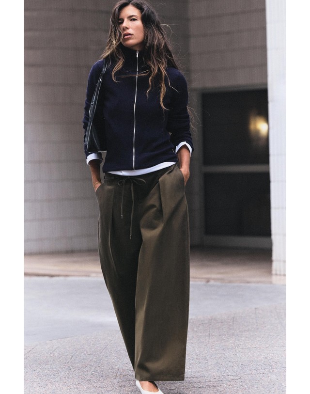 자라 자라 와이드핏 다트 벨트 팬츠 4387/228/737 BROWN / TAUPE 카키 착용컷