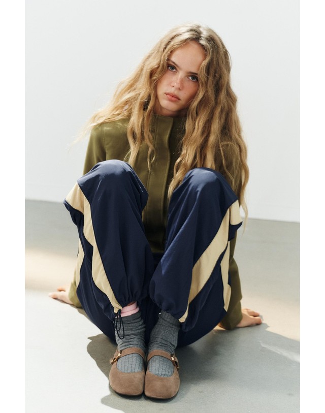 자라 자라 스웨이드 스트랩 발레리나 플랫 3551/810/131 TAUPE GREY 베이지 착용컷