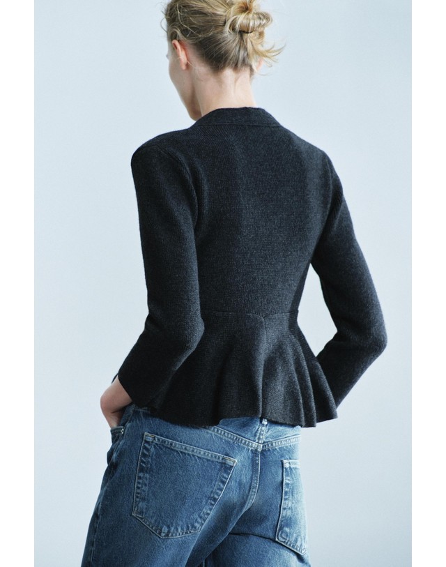 자라 자라 페플럼 집업 울 혼방 가디건 6427/100/922 DARK GREY 그레이 착용컷