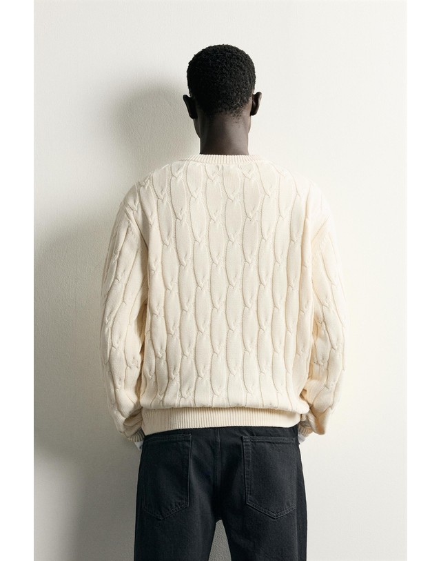 자라 자라 케이블 니트 라운드넥 가디건 2893/309/712 ECRU 아이보리 착용컷