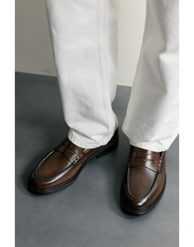자라 자라 레더 페니 로퍼 2687/820/700 BROWN 브라운 착용컷