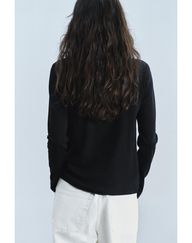 자라 자라 레귤러핏 라운드넥 긴팔 코튼 티셔츠 4174/639/800 BLACK 블랙 착용컷