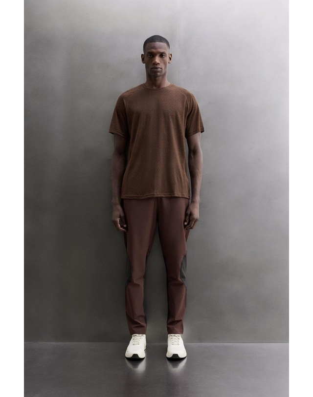 자라 자라 테크니컬 텍스처 반팔 러닝 티셔츠 4387/374/700 BROWN 브라운 착용컷