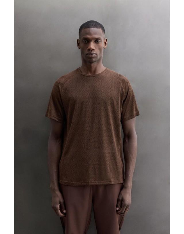 자라 자라 테크니컬 텍스처 반팔 러닝 티셔츠 4387/374/700 BROWN 브라운 착용컷