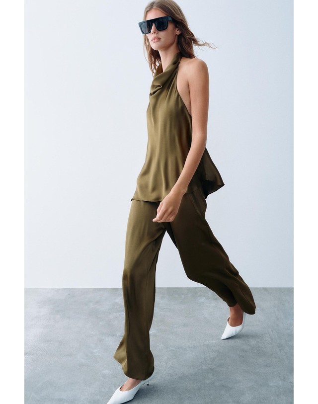 자라 자라 새틴 홀터넥 오픈백 점프수트 8053/625/528 DARK OLIVE 카키 착용컷