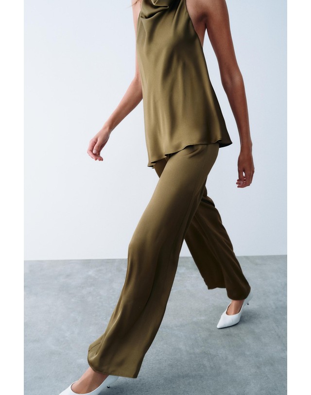 자라 자라 새틴 홀터넥 오픈백 점프수트 8053/625/528 DARK OLIVE 카키 착용컷