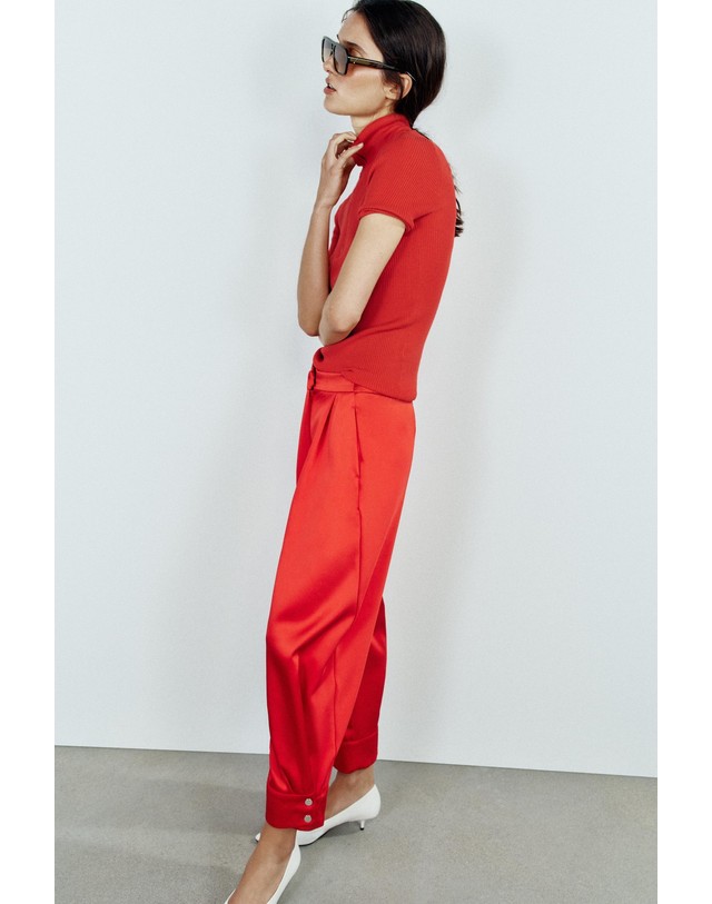 자라 자라 새틴 버튼 밑단 릴렉스핏 팬츠 7826/961/600 RED 레드 착용컷