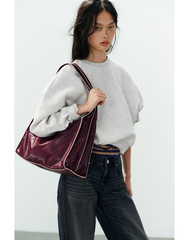 자라 자라 배색 탑스티칭 토트백 6450/810/624 BURGUNDY RED 레드 착용컷