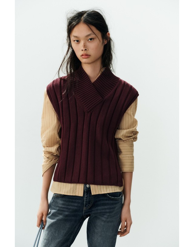 자라 자라 브이넥 랩 골지 니트 베스트 6771/205/681 BURGUNDY 레드 착용컷