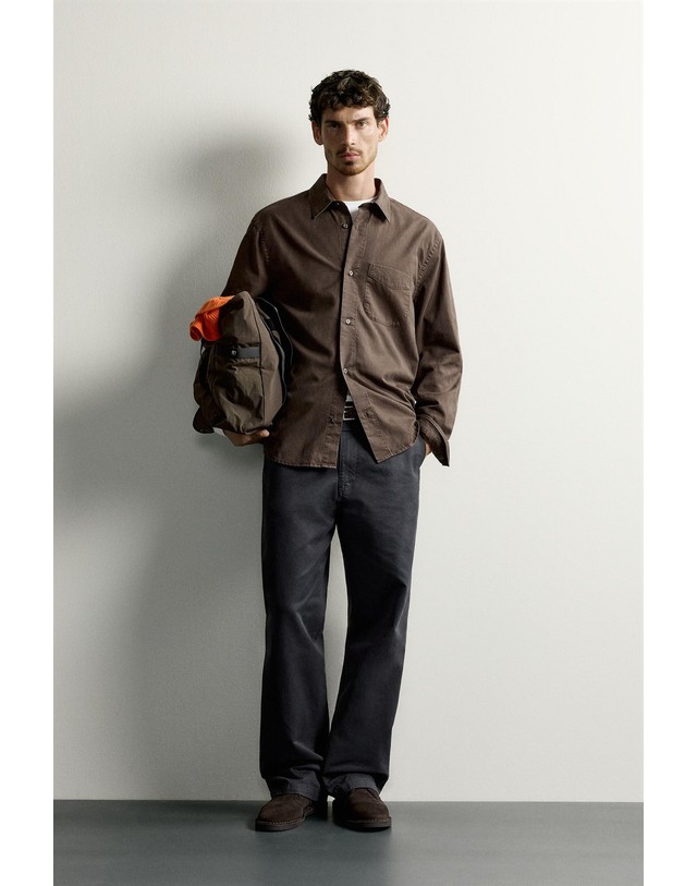 자라 자라 레귤러핏 워시드 이펙트 긴팔 셔츠 6887/417/716 DARK BROWN 초콜릿 착용컷