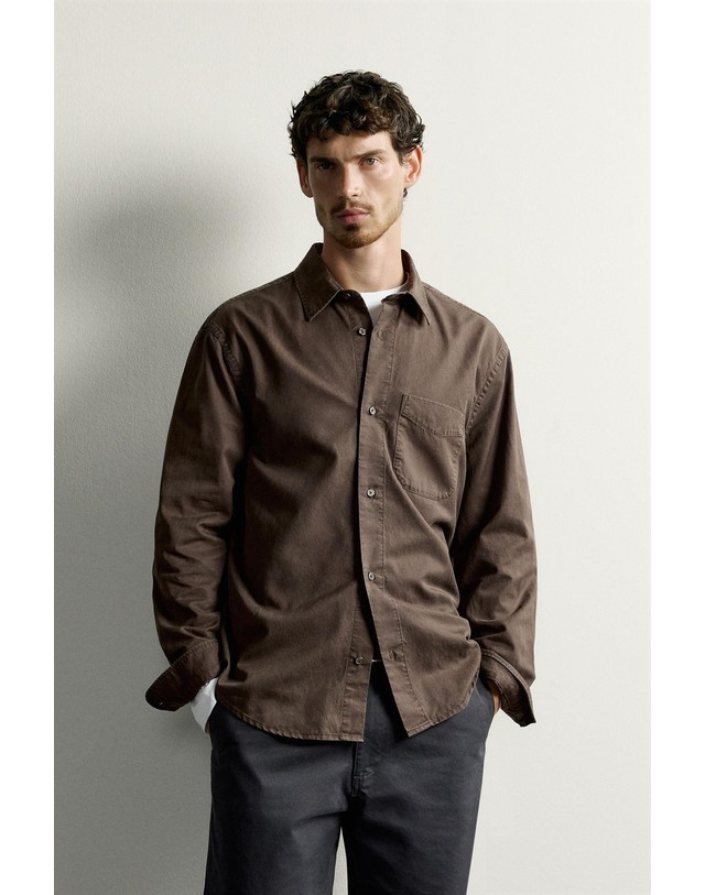 자라 자라 레귤러핏 워시드 이펙트 긴팔 셔츠 6887/417/716 DARK BROWN 초콜릿 착용컷