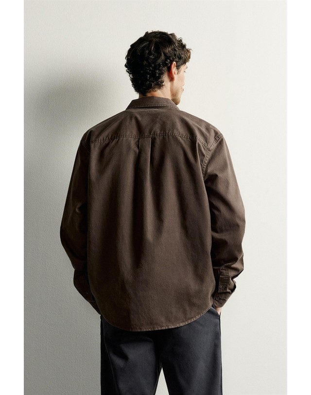 자라 자라 레귤러핏 워시드 이펙트 긴팔 셔츠 6887/417/716 DARK BROWN 초콜릿 착용컷