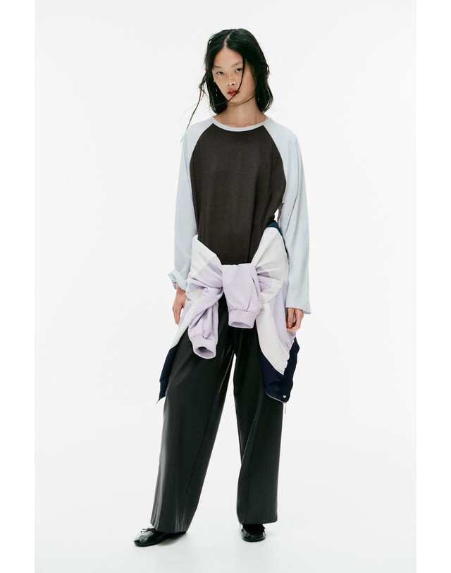자라 자라 래글런 라운드넥 긴팔 티셔츠 0858/788/807 ANTHRACITE GREY 멀티컬러 착용컷