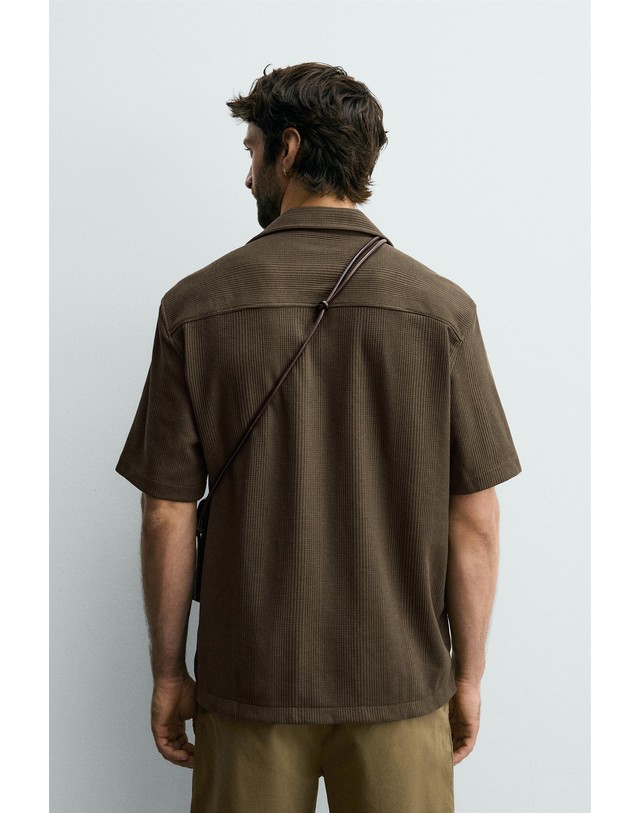 자라 자라 레귤러핏 텍스처 반팔 셔츠 4795/418/700 BROWN 카키 착용컷